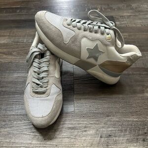 ShuShop Beige & Cream Women's Star Accent Sneakers